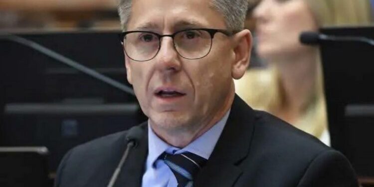 EL SENADOR RADICAL EDUARDO VISCHI IMPULSÓ EL PROYECTO PARA INVESTIGAR EL CASO $LIBRA Y DESPUÉS VOTO EN CONTRA
