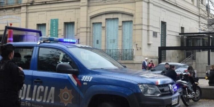 Horror en Recreo: una joven fue hallada con un cuchillo clavado en el cuello