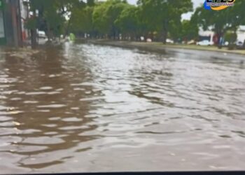 Rosario: cayeron 60 milímetros de agua en minutos y la ciudad se inundó