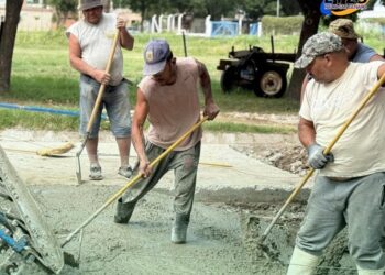San Genaro: Pavimento de hormigón en bocacalle intersección de San Martín, Igobone y Favaloro.