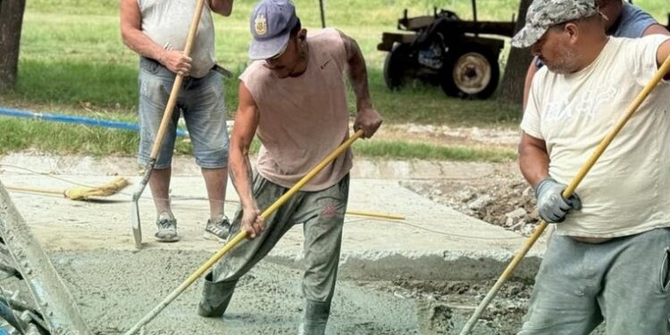 San Genaro: Pavimento de hormigón en bocacalle intersección de San Martín, Igobone y Favaloro.
