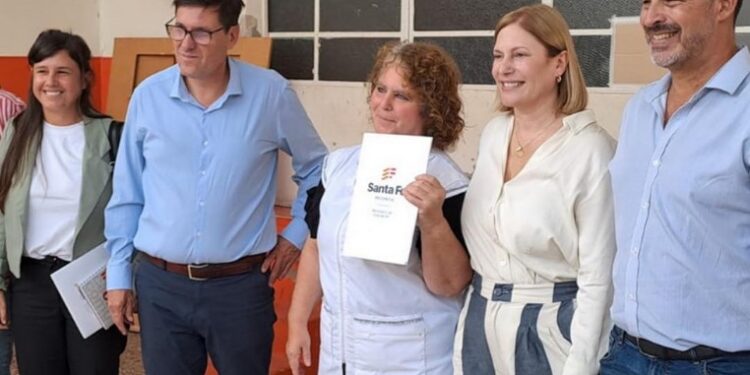 La vicegobernadora Scaglia y el ministro Goity entregaron FANI a dos instituciones de Gálvez