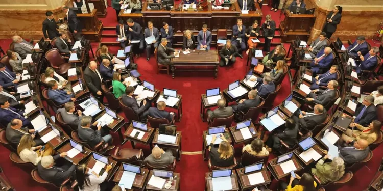 Ficha Limpia: el oficialismo logró darle media sanción al proyecto y ahora gira al Senado.