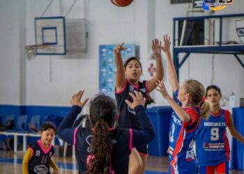 San Genaro: CLASE ABIERTA DE BÁSQUET FEMENINO EN EL CLUB SPORTIVO