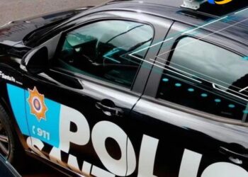 Dos sujetos armados con cuchillos generaron una masiva pelea y atacaron al personal policial en un club hípico de Díaz