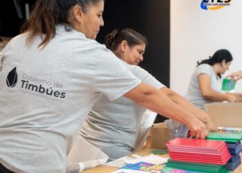 TIMBÚES HIZO ENTREGA DE MÁS DE 850 KITS ESCOLARES