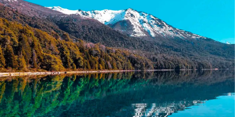 Dónde queda la “Aruba de Argentina”, el rinconcito que enamora por sus aguas cristalinas y los paisajes de película