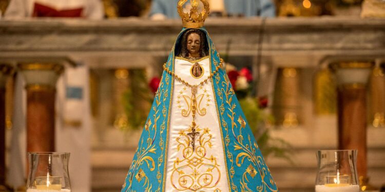 La Virgen de Luján, patrona de Cáritas, llega a la Ciudad