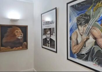 Milei armó una galería en Olivos con retratos de sí mismo y en uno es un X-Men musculoso