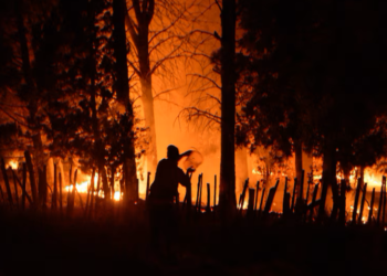 El Bolsón: refuerzan operativos por el avance del fuego