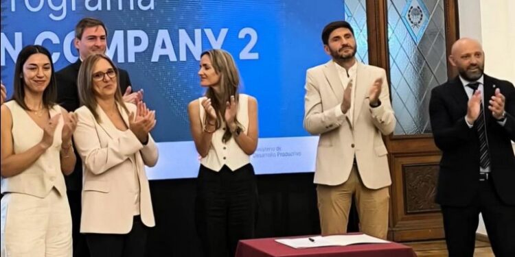 Empresas galvenses participaron de la firma de convenios del programa In Company 2