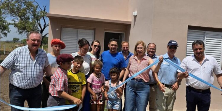 Infraestructura, salud y vivienda: el compromiso del Gobierno Provincial en San Cristóbal con la participación de Gisela Scaglia y Felipe Michilig.