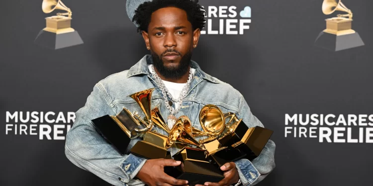 Kendrick Lamar el destacado de los Premios Grammy