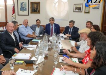 Paritaria: la Provincia realizó una oferta salarial trimestral a los gremios de estatales