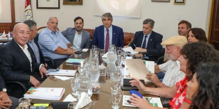 Paritaria: la Provincia realizó una oferta salarial trimestral a los gremios de estatales