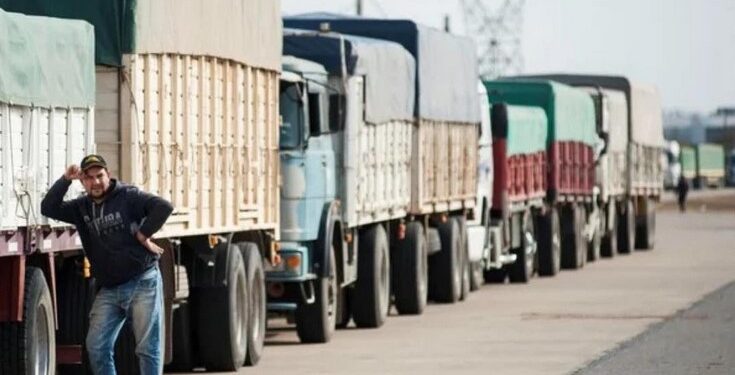 Autopista Rosario – Santa Fe: congestión vehicular y balizamiento a la altura de Puerto San Martín