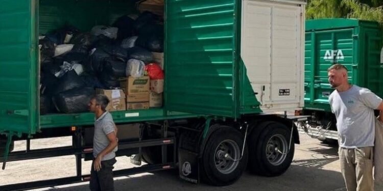 Cañada Rosquín: PARTIÓ DESDE AFA A BAHÍA BLANCA EL CAMIÓN CARGADO DE DONACIONES