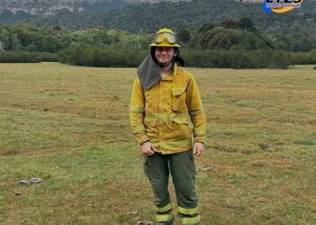 Galvez: El bombero galvense Tomás Raimondi ya se encuentra en la ciudad, luego de haber estado trabajando en los incendios del sur, regresando sano y salvo.