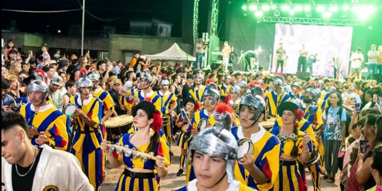 MÁS DE 8000 PERSONAS DISFRUTARON DE LOS CARNAVALES EN TIMBÚES