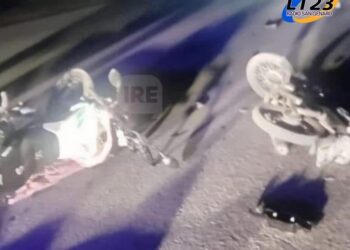 Una joven está en estado crítico tras un fuerte choque entre motos a la altura del frigorífico en Maciel