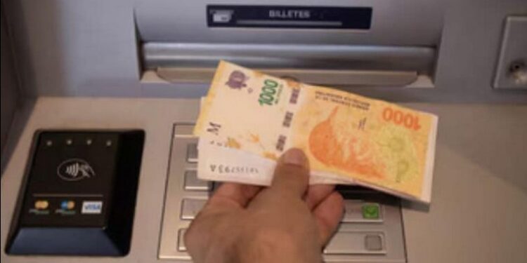 AUMENTAN LAS COMISIONES POR SACAR PLATA DEL CAJERO