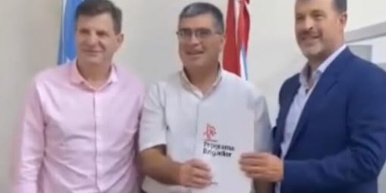 Firma de convenio para remodelar la Plaza Principal