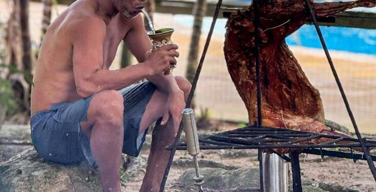 Ronaldinho: Un asado y unos mates para celebrar su cumpleaños