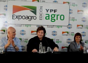 Milei en Expoagro: «Los buenos son los de azul y los hijos de p… que andan con trapos en la cara y rompen autos son los malos»