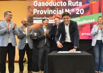 Montes De Oca Firma del inicio de obra del gasoducto Ruta Provincial 20