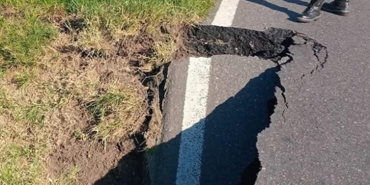 Hundimiento sobre el Canal San Carlos en Ruta 34 KM 347 a la altura de Arrufó