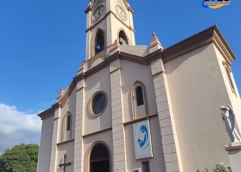 REFACCIONAN PARROQUIA DE ARTEAGA