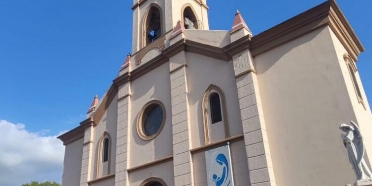 REFACCIONAN PARROQUIA DE ARTEAGA