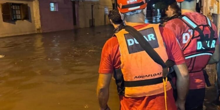 Inundaciones en Córdoba: cortes de luz, evacuados y alerta por más lluvias
