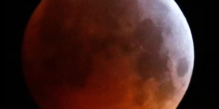 Eclipse lunar total: así se vio en Argentina la “Luna de sangre”