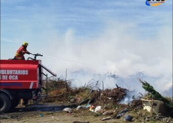 Montes De Oca: Un bombero se descompensó por el Calor cuando fueron a apagar un incendio en el basural