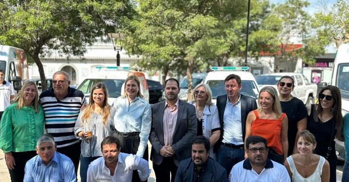Motta entregó seis ambulancias para el departamento San Martín