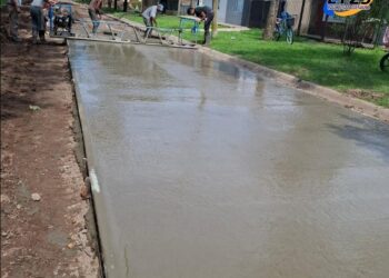 San Genaro: Pavimento de hormigón en calle N. Oroño entre Mitre y Favaloro.