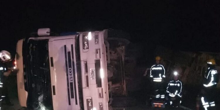 ACCIDENTE POR ALCANCE ENTRE DOS CAMIONES EN AUTOPISTA A LA ALTURA DE ARMSTRONG