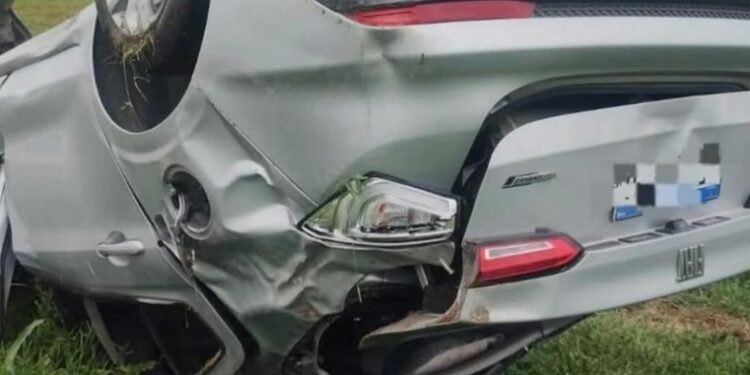 Una mujer de Sauce Viejo falleció tras volcar con su auto en una ruta de Córdoba