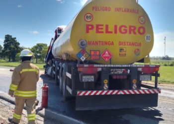 SIGUE CORTADA LA RUTA 34 HASTA QUE FINALICEN EL TRANSBORDO DE COMBUSTIBLE
