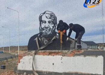 El Gobierno de Santa Cruz informó que Vialidad Nacional entregará la escultura de Osvaldo Bayer para su restauración