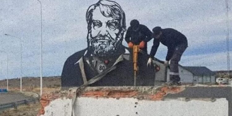 El Gobierno de Santa Cruz informó que Vialidad Nacional entregará la escultura de Osvaldo Bayer para su restauración