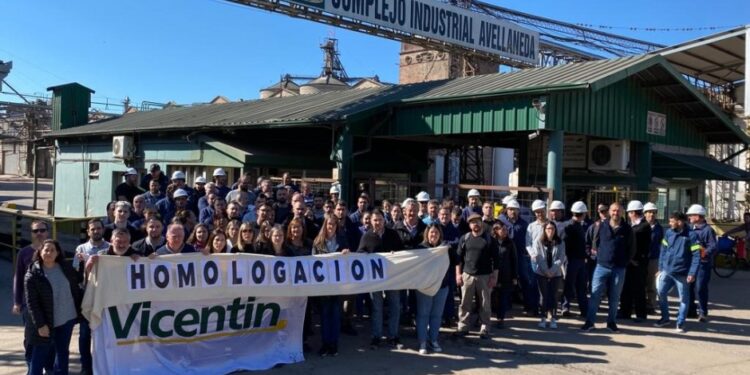 TRABAJADORES AUTOCONVOCADOS DE VICENTIN MARCHAN EN DEFENSA DE LOS PUESTOS LABORALES