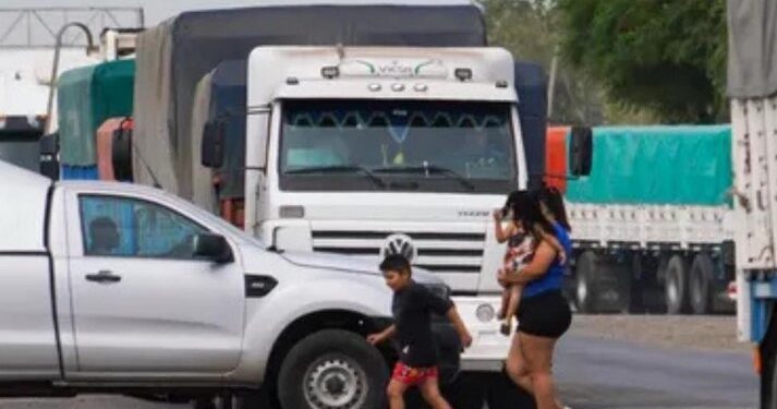 Cosecha gruesa y un problema sin resolver: rutas de la región colapsadas por camiones