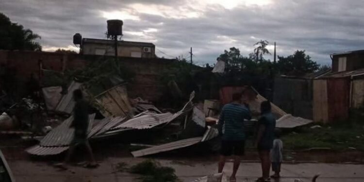 Graves destrozos por la tormenta ocurrida en la tarde de ayer en Fray Luis Beltran.