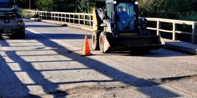 VIALIDAD NACIONAL EJECUTA ARREGLOS EN EL PUENTE DE RN 11 SOBRE EL RÍO CARCARAÑA