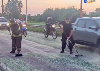 Santa Fe Se accidentó un camión que llevaba vidrio molido y hubo demoras en la circunvalación