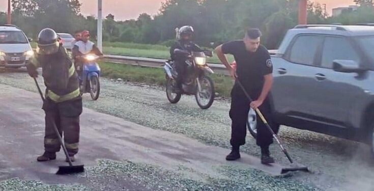 Santa Fe Se accidentó un camión que llevaba vidrio molido y hubo demoras en la circunvalación