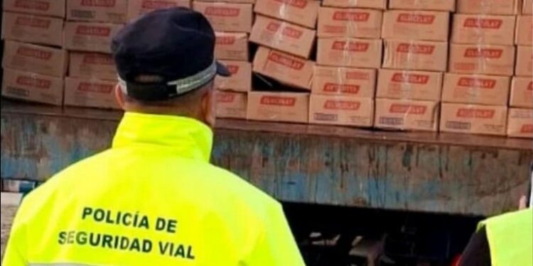 En ruta 70: interceptaron un camión con 4 toneladas de lácteos sin refrigerar