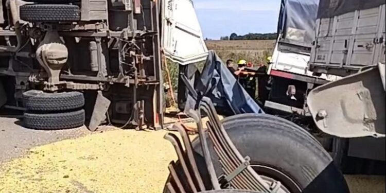 Totoras Fuerte accidente entre dos camiones en Ruta 91: hay personas heridas